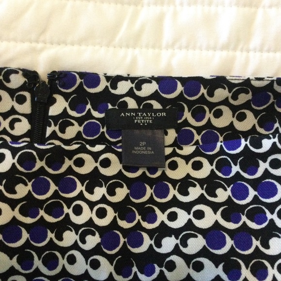 Ann Taylor pencil skirt size 2P - Picture 2 of 5